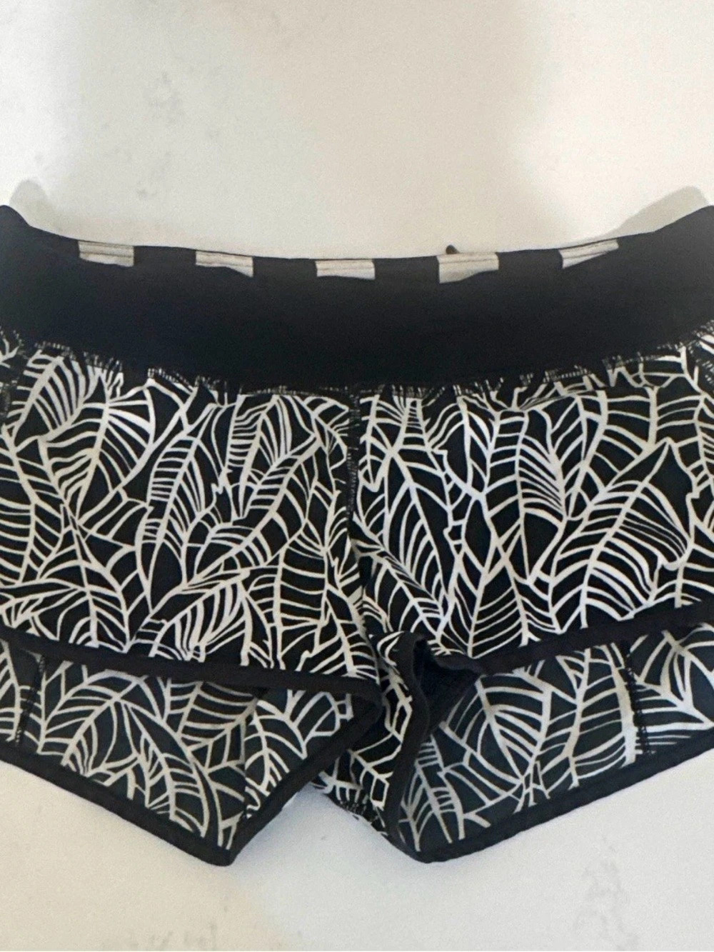 Lululemon Speed Up Short Women's Athletic Shorts Black & White Size 6